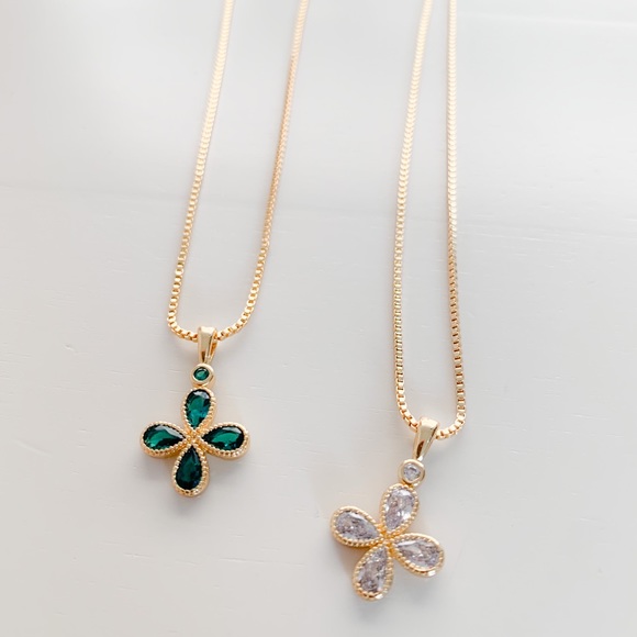 Four Leaf Clover Necklace | 14k Gold Filled - Picture 7 of 8